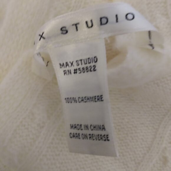 Max Studio: Cashmere cream color scarf. - Picture 4 of 4